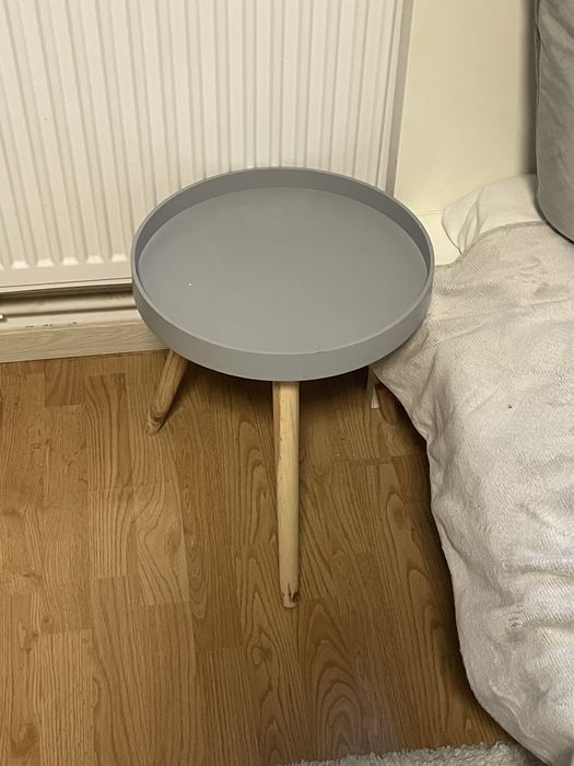 Birou, scaun birou, masuta, dulapuri fara usi, sezlong interior