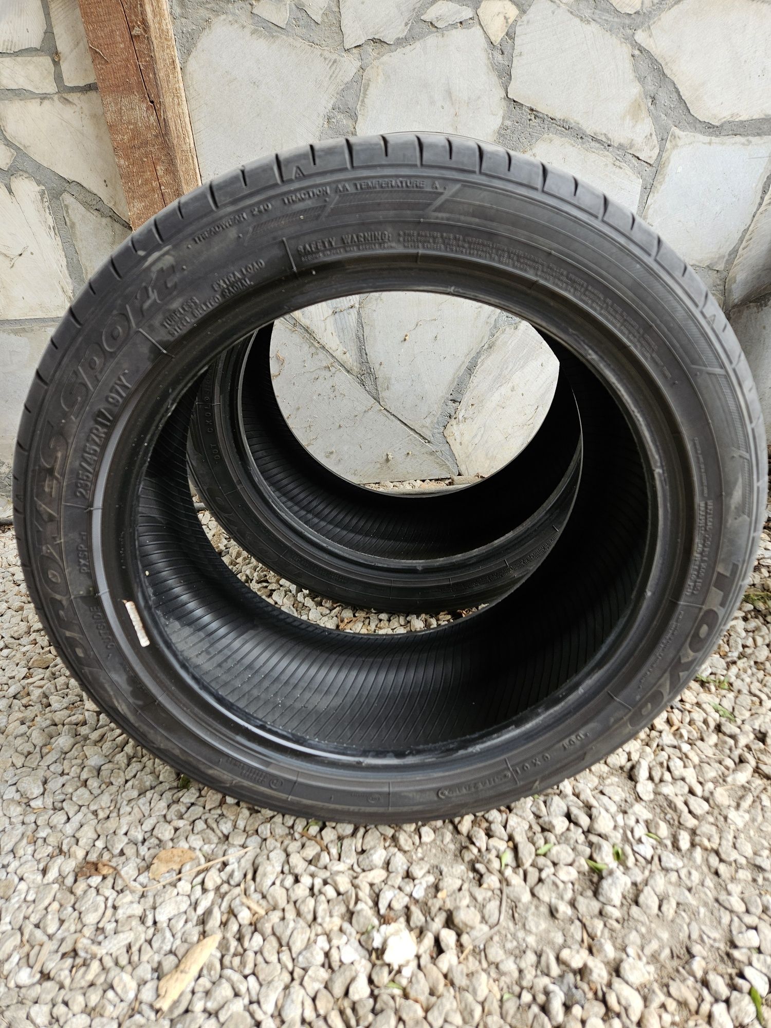 Гуми лятни TOYO 235/45/17