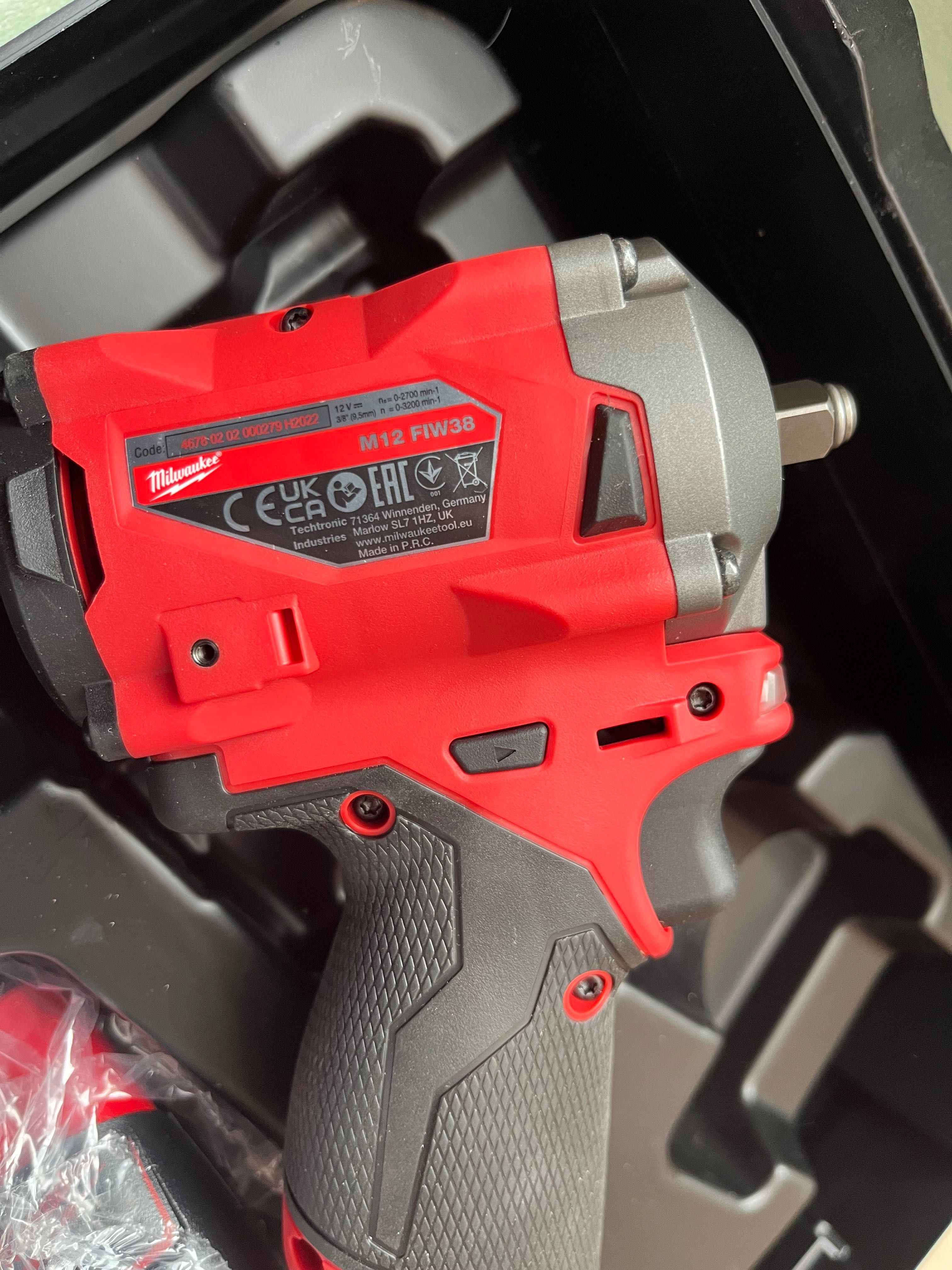 Гайковерт Milwaukee 12V 339Nm M12FIW38 3/8 захват
