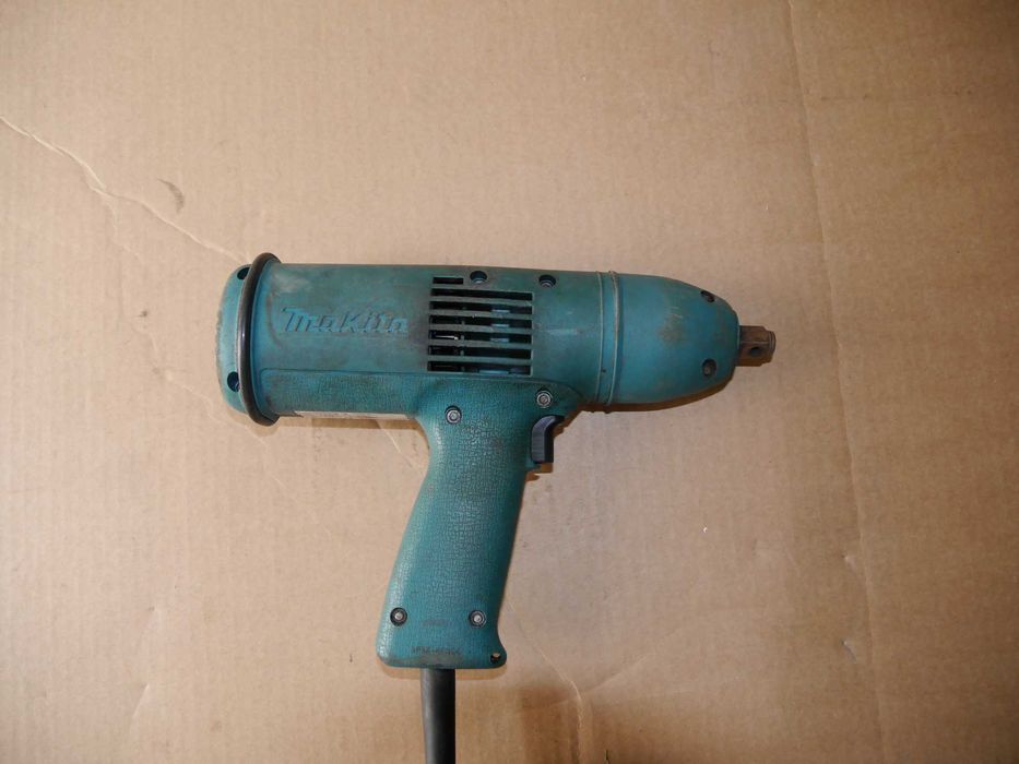Makita 6905H – mașină de impact defectă