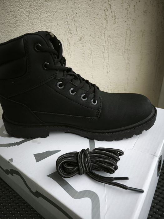 Продавам нови боти Kappa, 38 размер