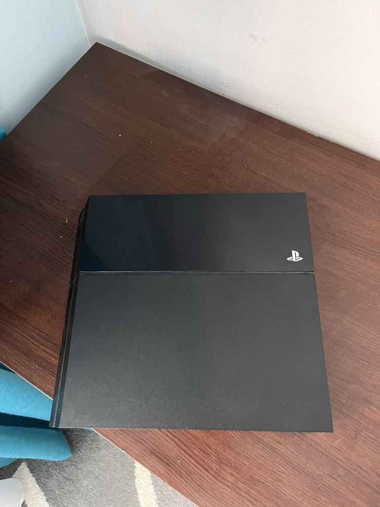 Playstation 4 с подарък игра