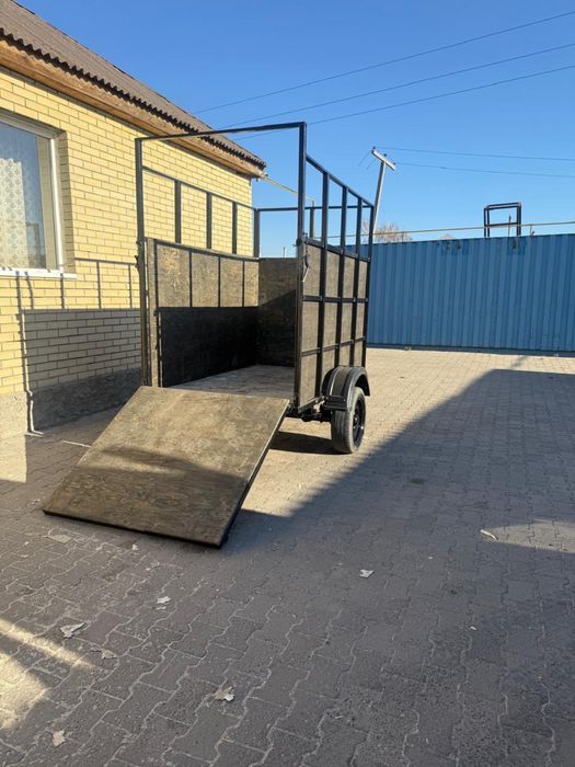 Легковой прицеп - коневозка