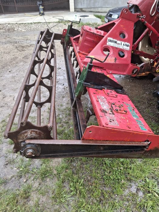 Vând grapă,freză rotativă MORENI de 3 metri