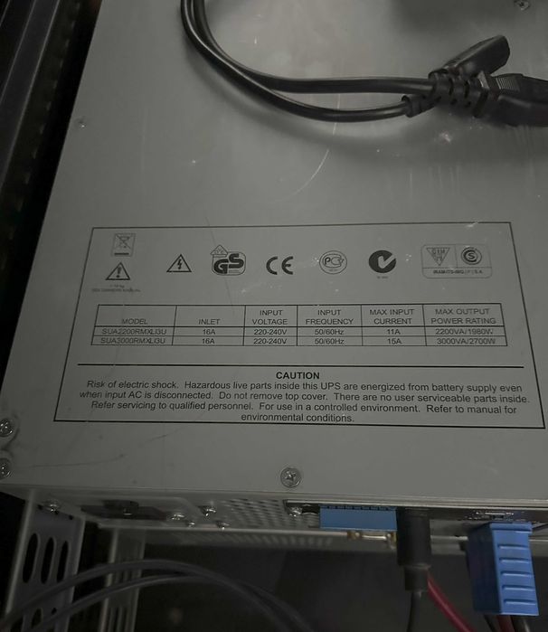 UPS APC Smart On-line, conversie dubla 2 x 3 KVA / 2 x 2400 W