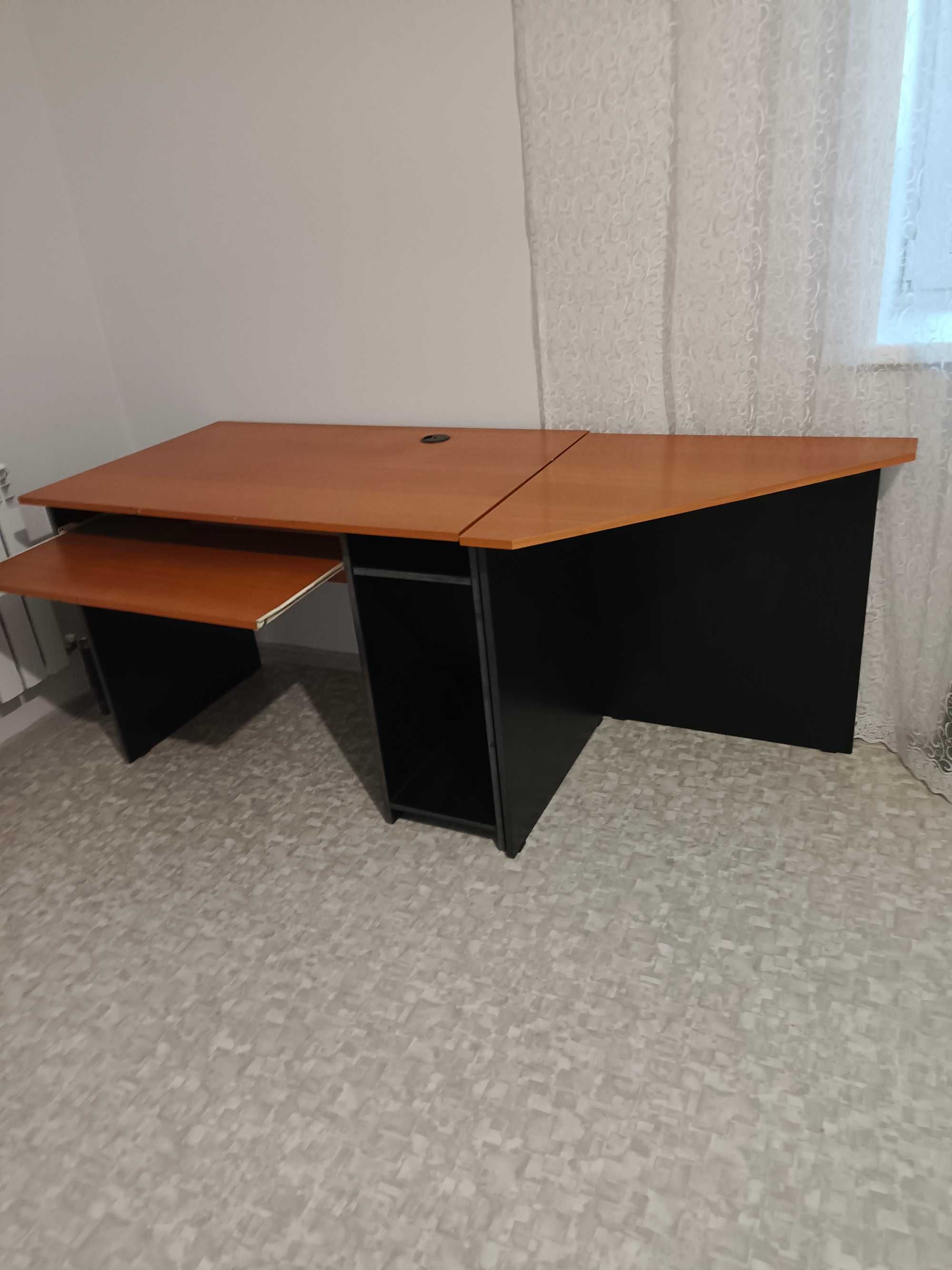 Продам   офисный компьютерный стол