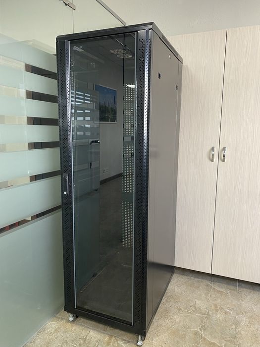 Шкаф серверный черный