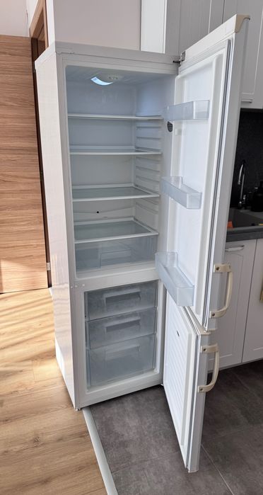 Свободностоящ Хладилник Amica