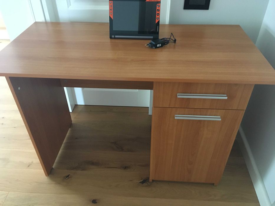 Donez birou elev si tableta Lenovo