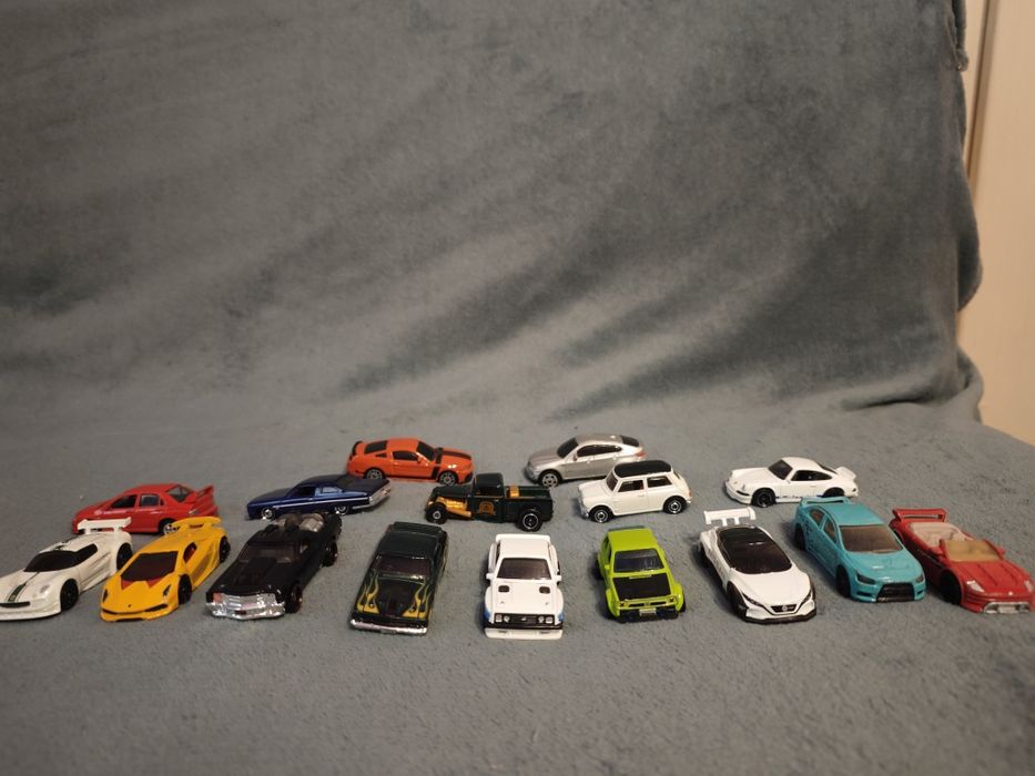 Vând mașinuțe HotWheels