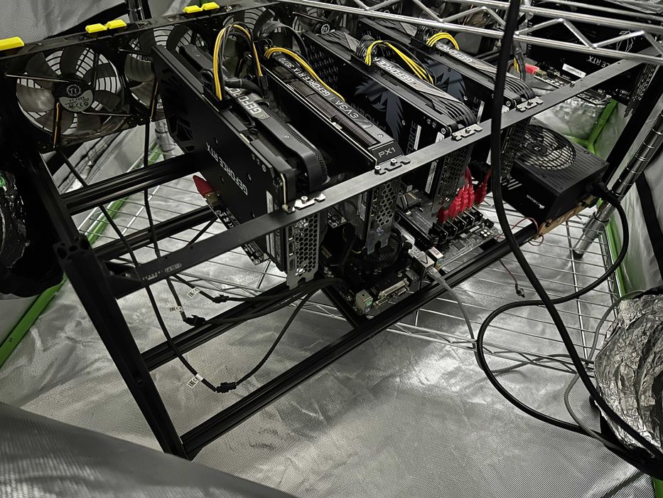 sistem minare crypto - mining rig - Placi Video - Radeon 6700 XT