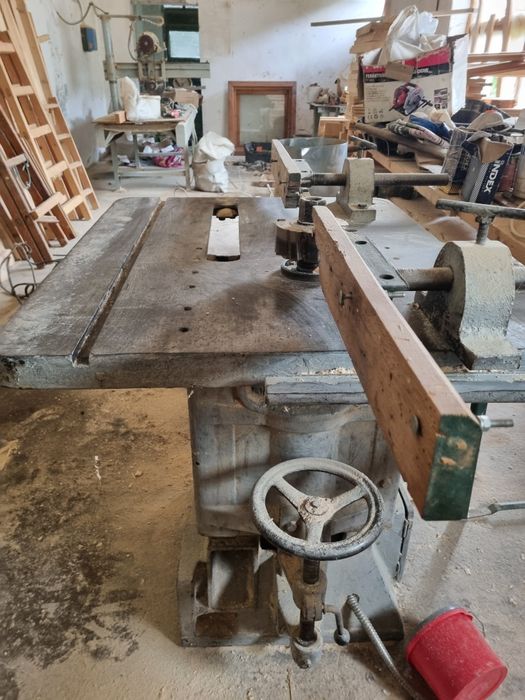 Mașină de frezat lemn