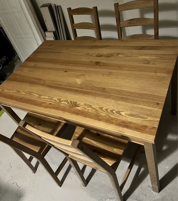 деревянный стол с 4-мя стульями