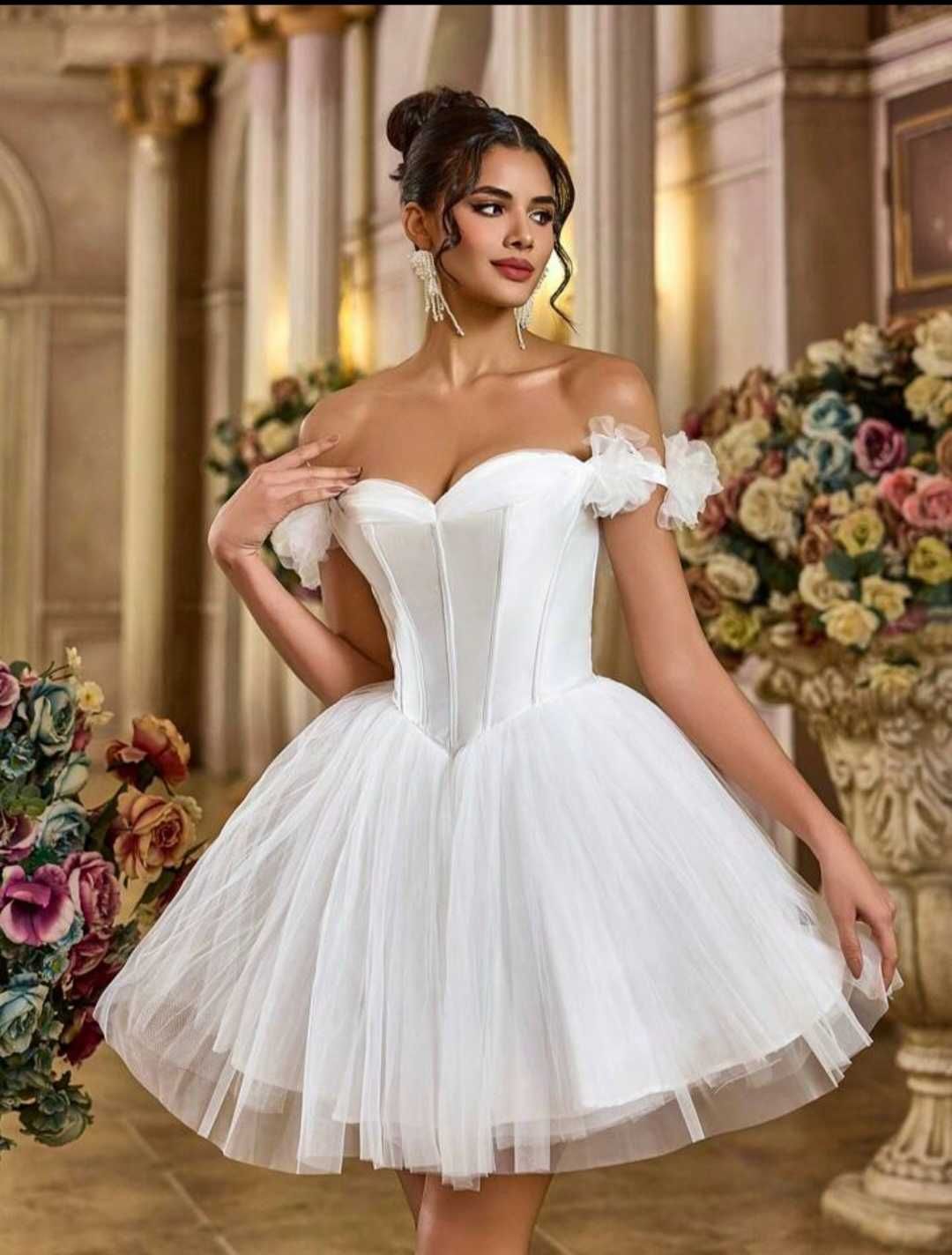 Къса булчинска рокля