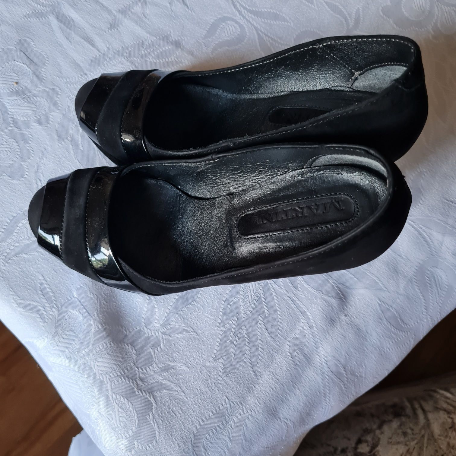 Черни обувки на фирма МАРТИНИ на висок ток