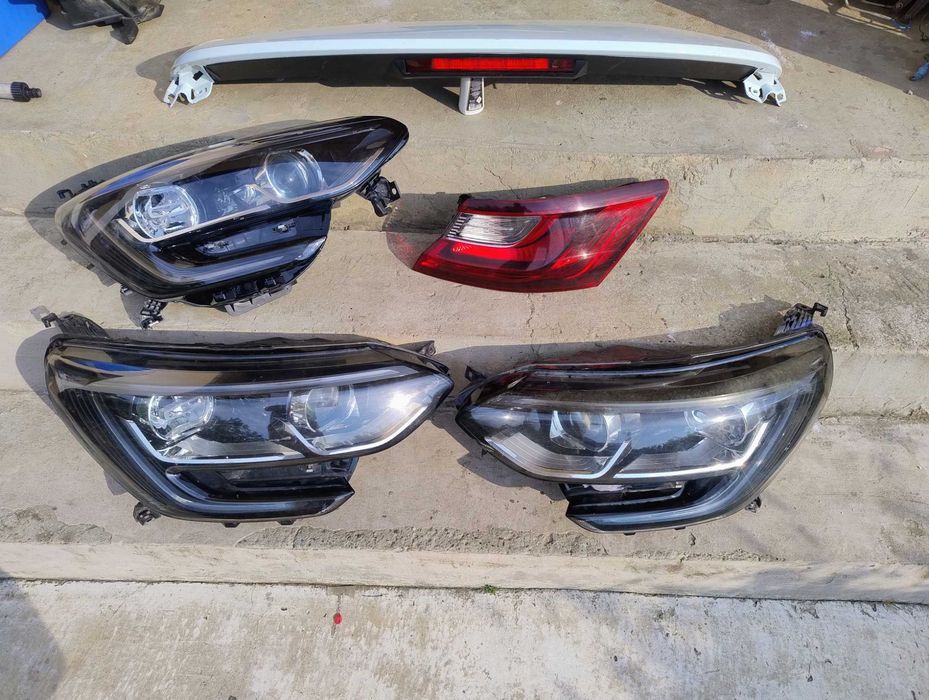 Faruri, stop Megane IV