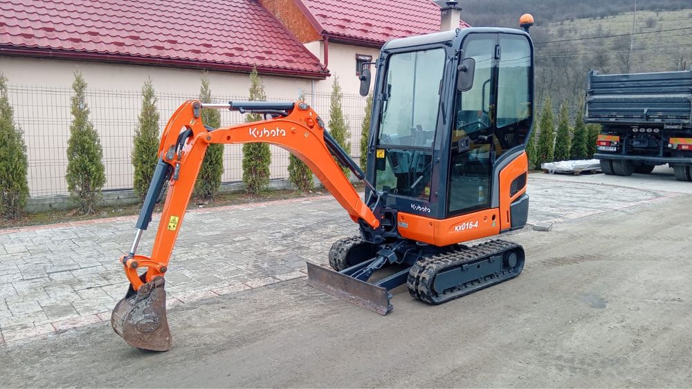 Miniexcavator kubota 1800 kg an 2017