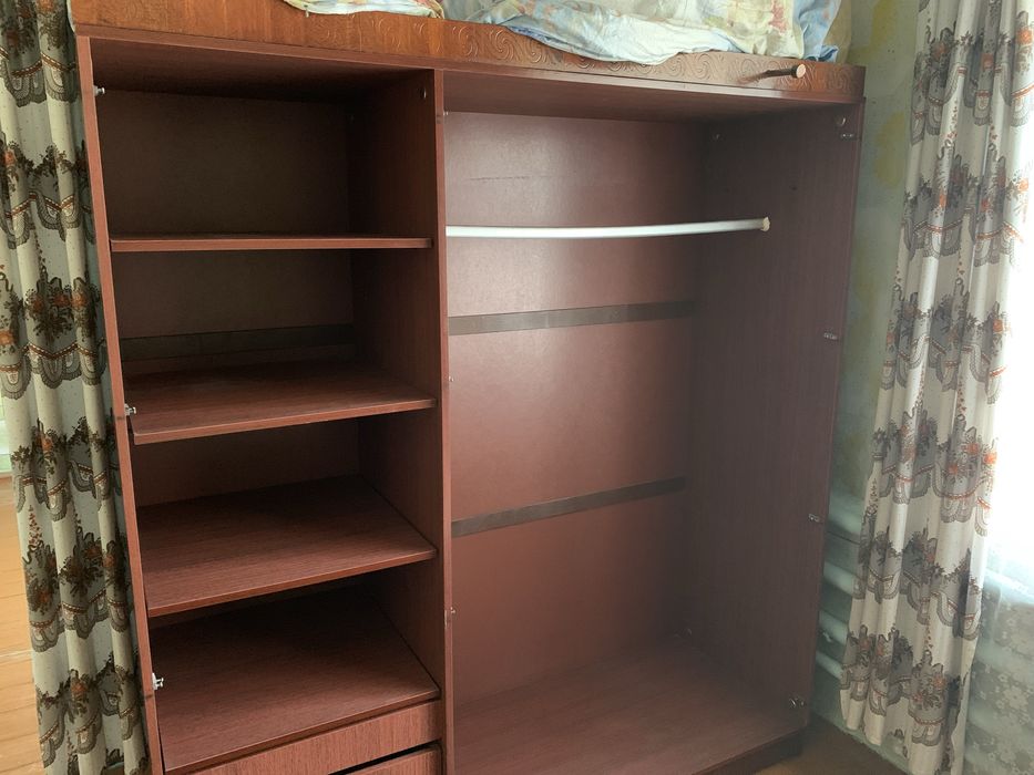Шкаф, 1.70х1.75 в хорошем состоянии.