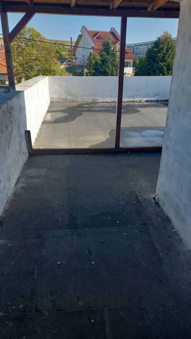 Casa cu spațiu comercial Izvor Simnicu de Sus