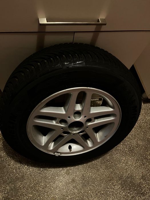 Jante+cauciucuri marca BMW, 195/65/R15 150 euro 4 bucati.