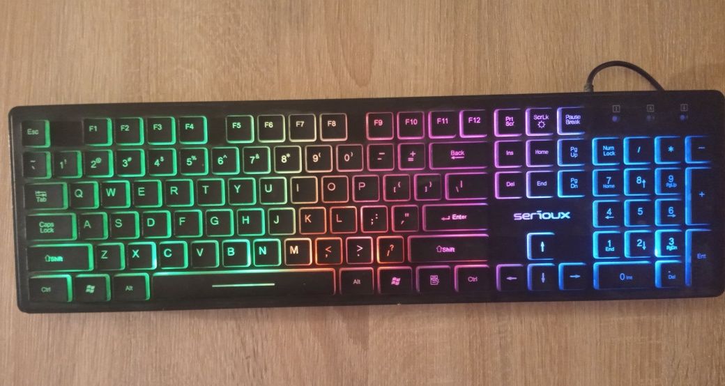 Vând tastatura rgb