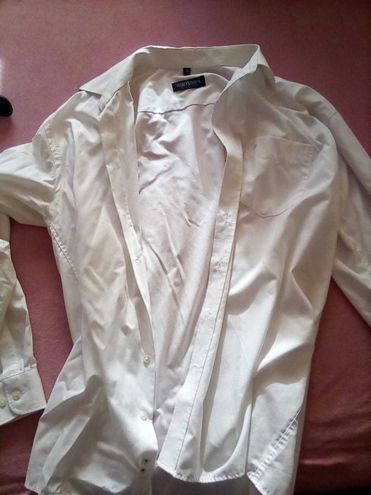 Vand camasi barbati albe elegante , calitate