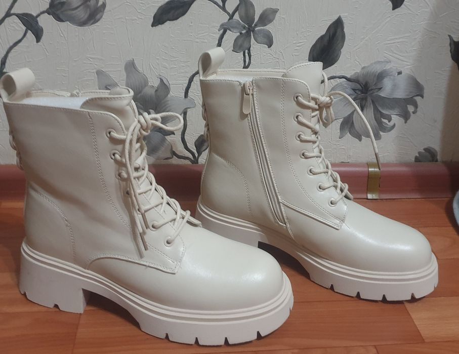 Продам новые женские ботинки
