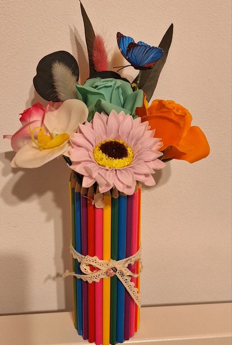 Aranjament Buchet creioane colorate