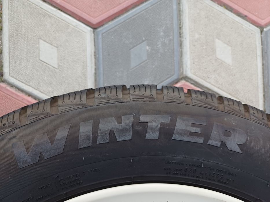 Vând 4 anvelope de iarna 205 60 r16 FORMULA by PIRELLI foarte bune