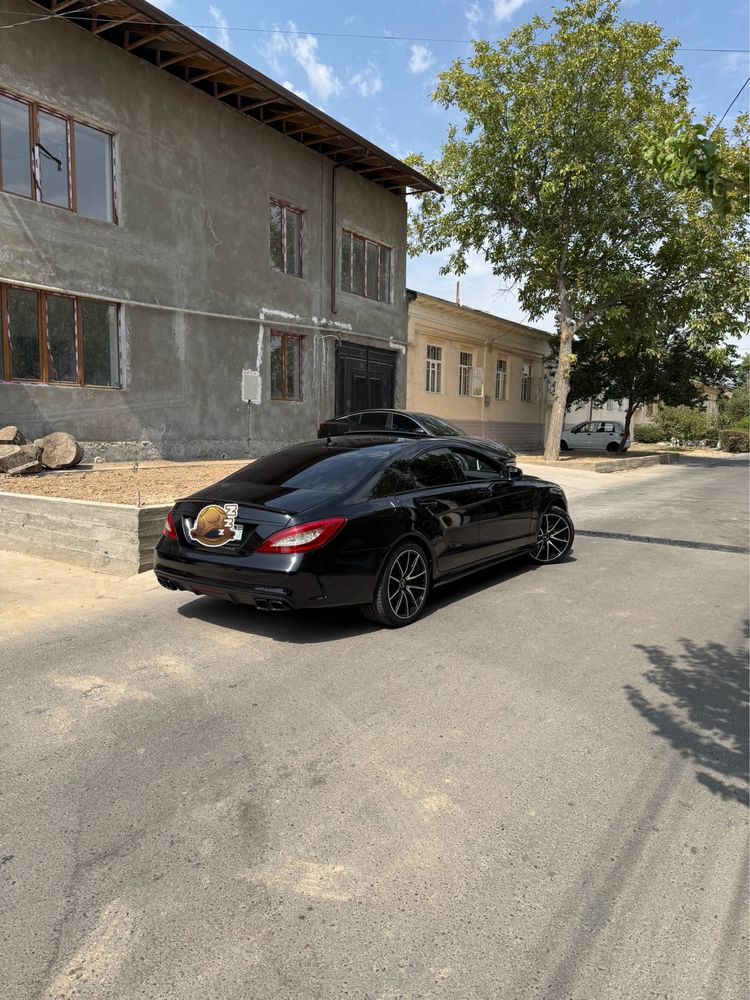 Mercades benz w 218 banan