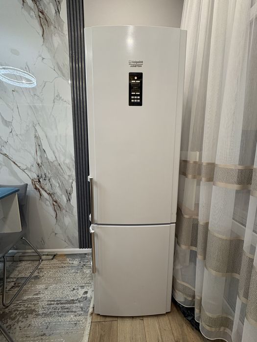 Продам холодильник Ariston Hotpoint