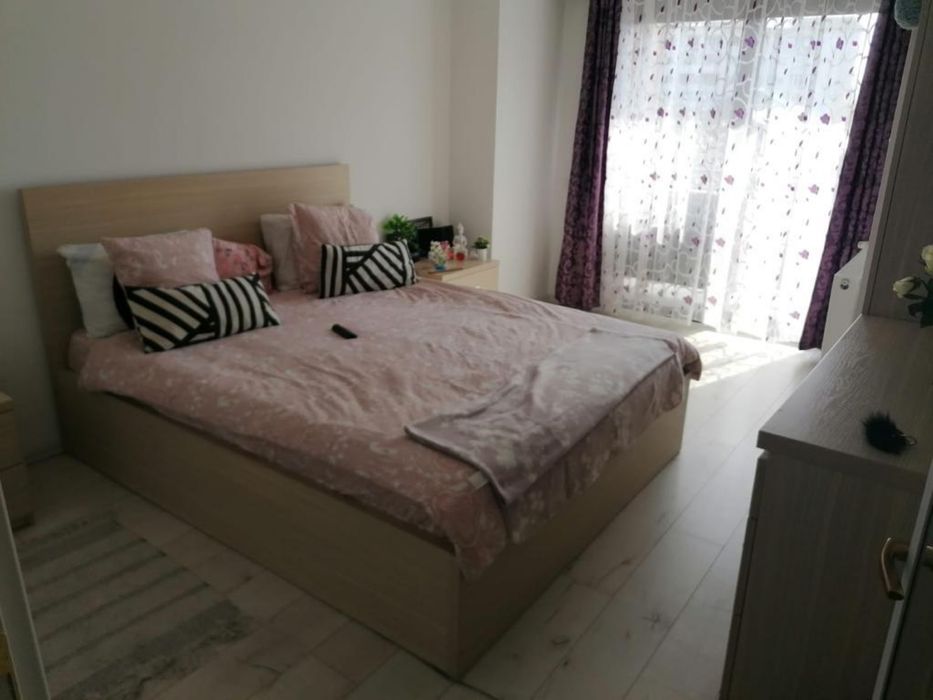 Vand garsoniera in bloc nou