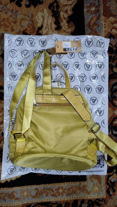 Рюкзак,новый, жёлтый (блестящий).250 000