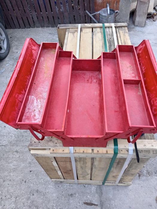 Cutie scule din metal