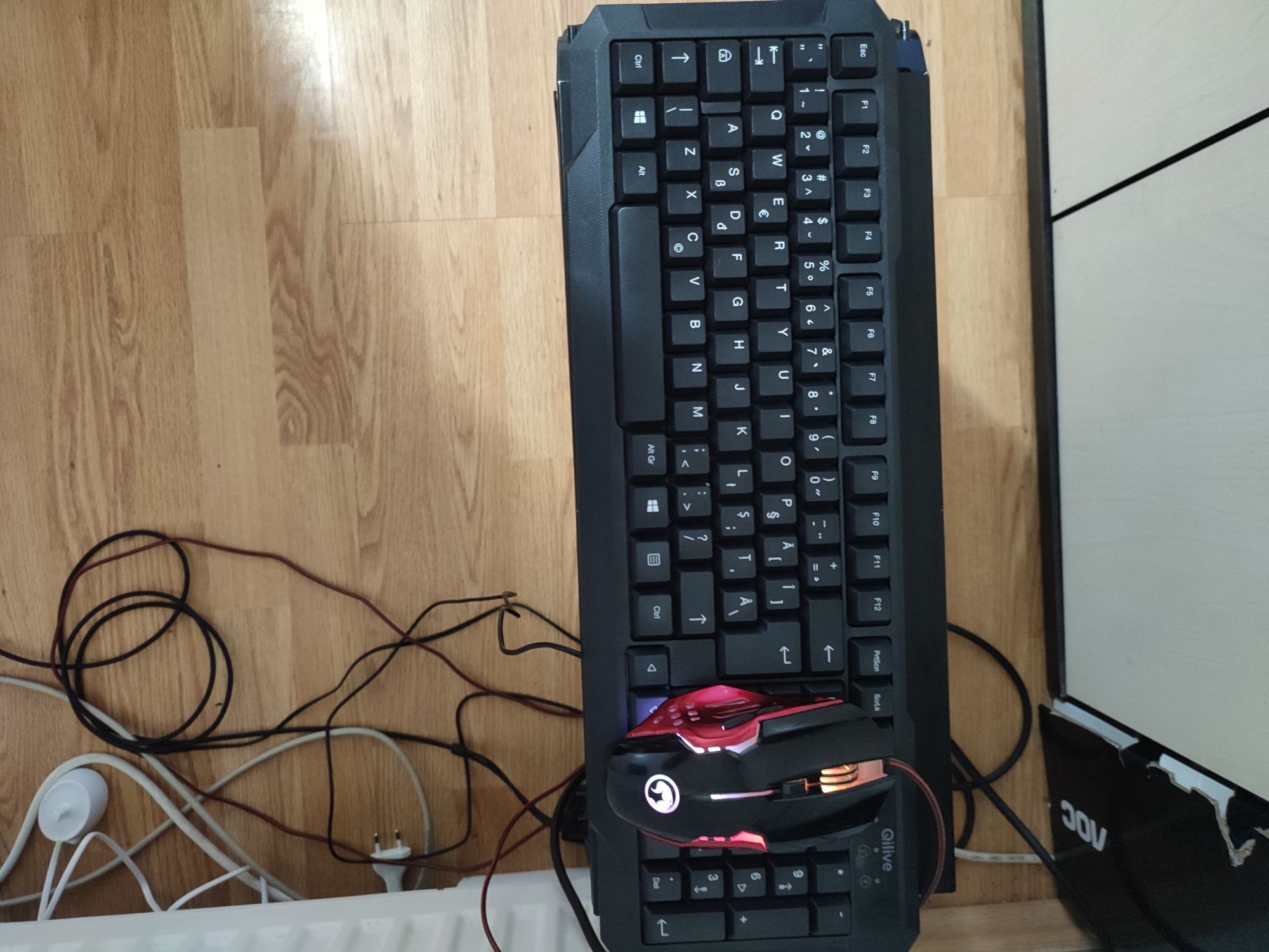Desktop PC + Monitor + Periferice