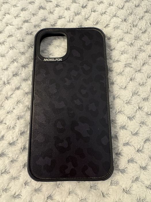 Vand iphone 13 cu spatele din sticla spart