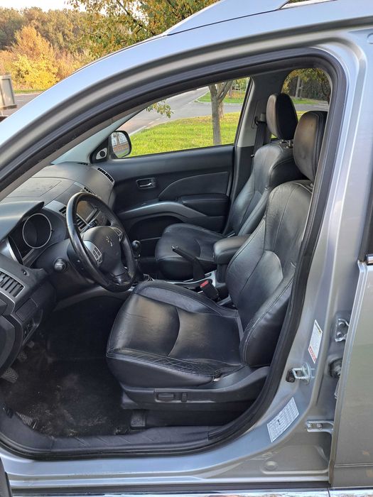 Peugeot 4007 2.2 Diesel 160 Cp 2008 4x4 cu 7 Locuri