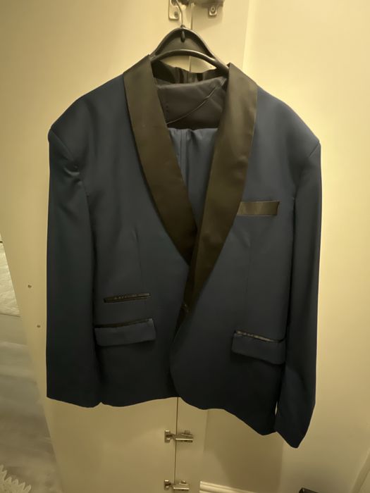 Продаю мужской костюм синего цвета. Новый. 56 размер