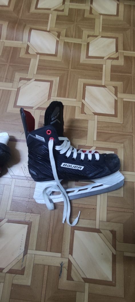 Коньки Bauer 39р