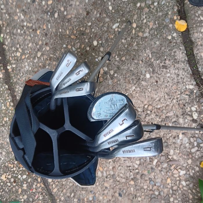 Две чанти със стикове за голф