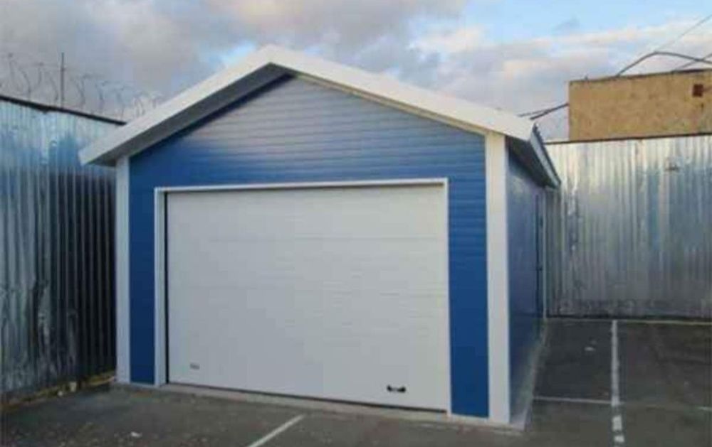 Vand garaj auto pe structura metalica