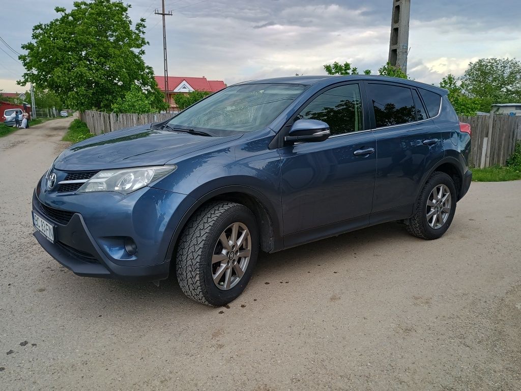 Vând Toyota RAV4