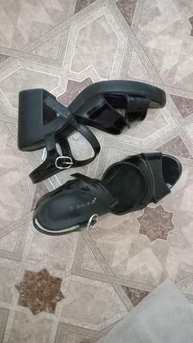 босоножки в отличном состоянии  38р