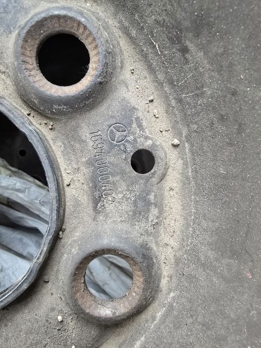 Зимни гуми с джанти за Мерцедес 185/65R15