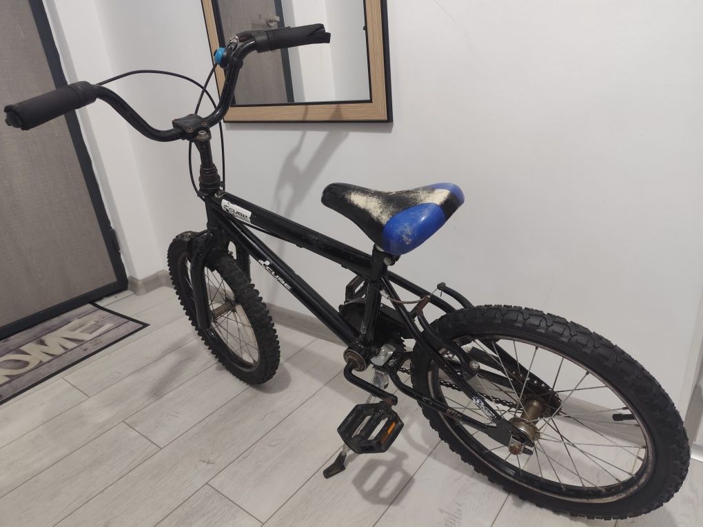 Vând bicicleta copii CUBE 6-8 ani
