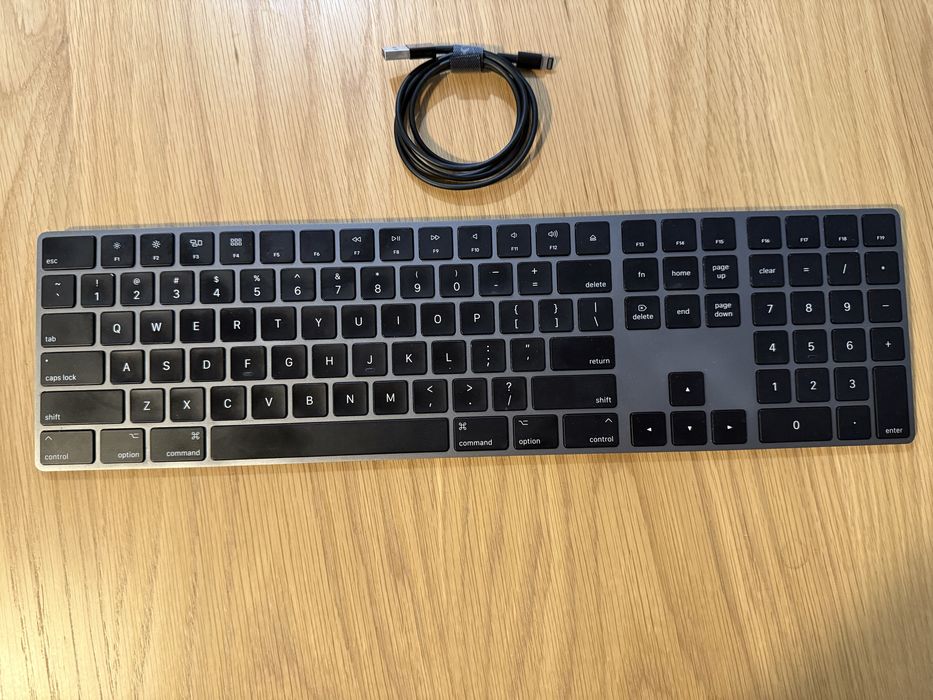 Vand Apple Magic Keyboard cu numpad, Space Grey