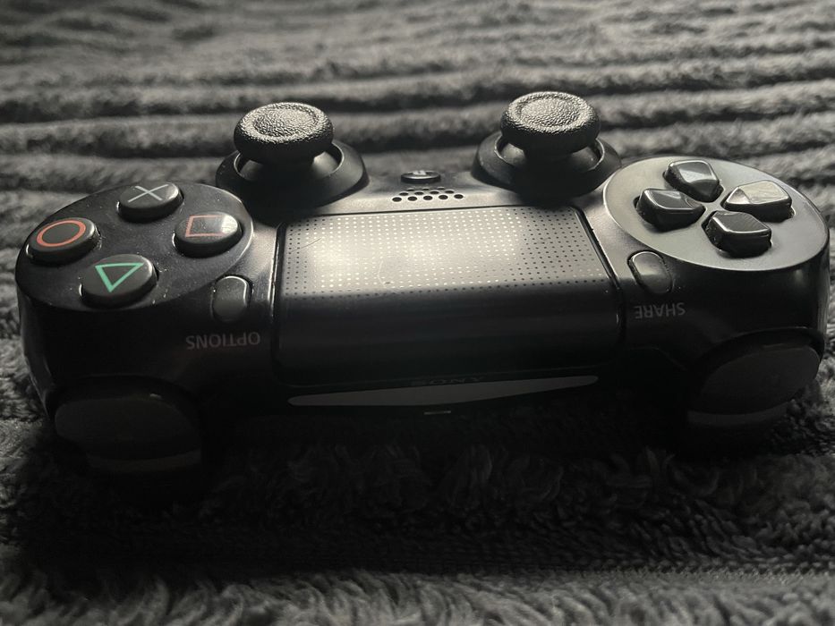 PS4 Slim 500GB + 2 controllere + 7 jocuri + suport