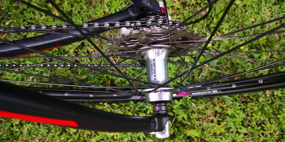 Cube, traking, cadru aluminiu furca carbon.