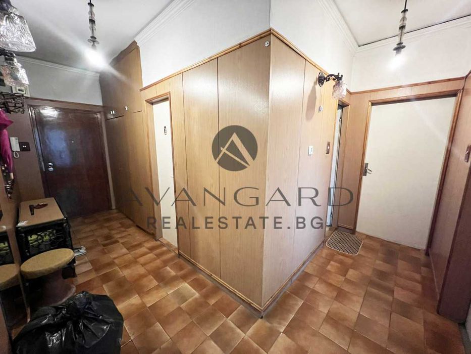 оф.23989 Тристаен обзаведен до с-н Христо Ботев