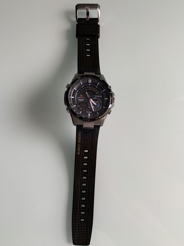 Часы Casio Edifice Infiniti Red Bull Racing Limited